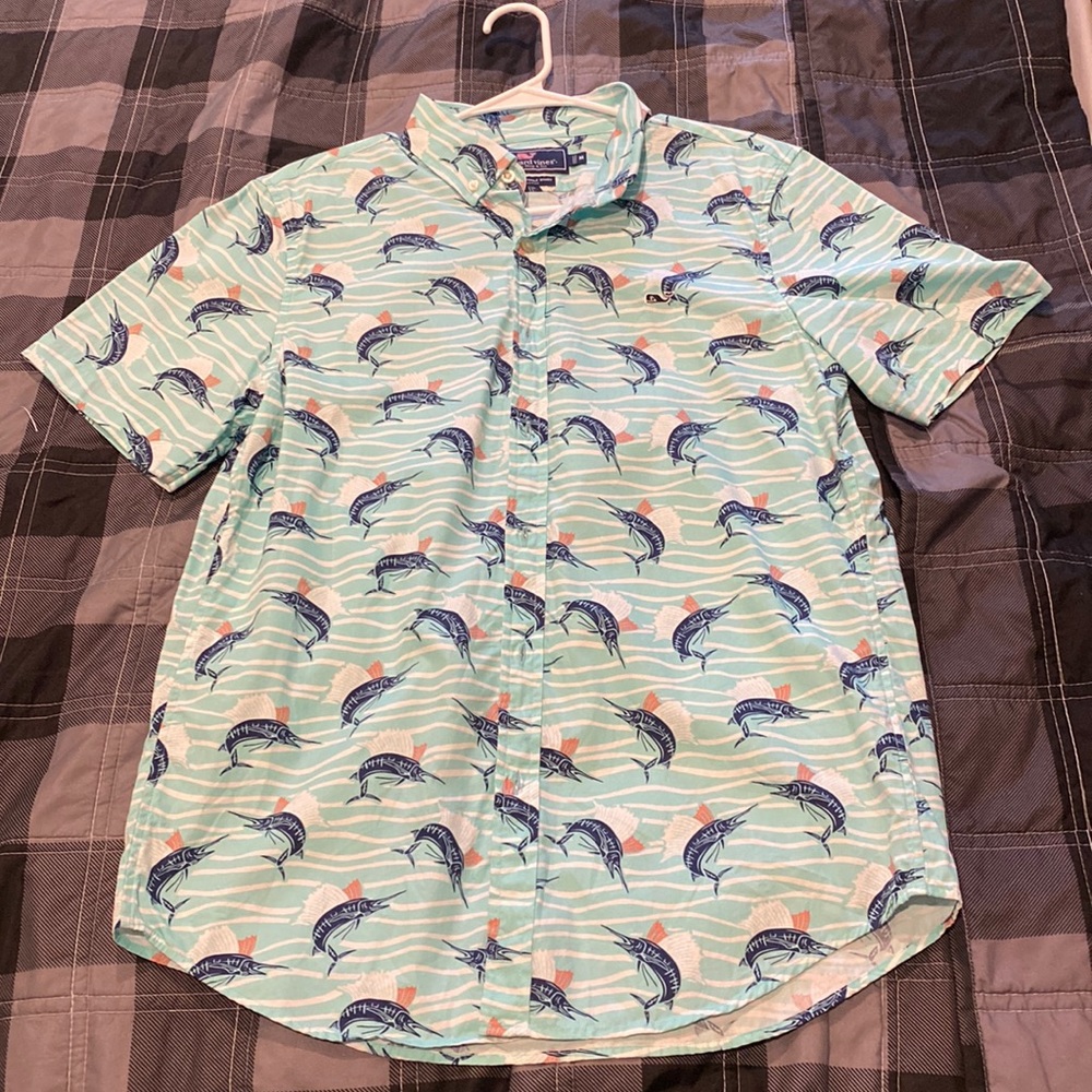 Vineyard Vines short sleeve button down shirt size M
